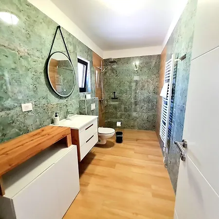 Enchanting Casalinga Vila Krnica