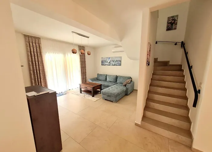 Enchanting Casalinga Vila Krnica