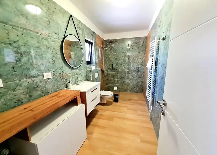 Enchanting Casalinga Vila Krnica